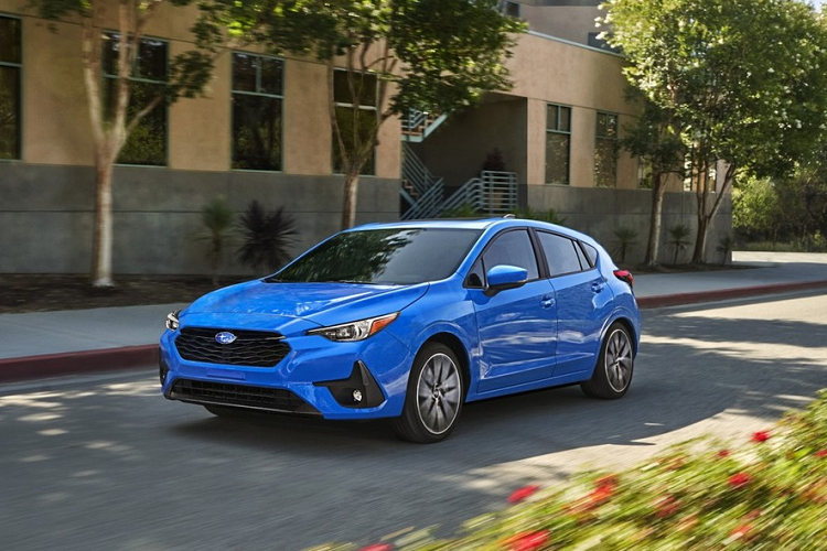 Dù dùng động cơ nào, xe cũng được trang bị hộp số tự động biến thiên vô cấp Lineartronic CVT và hệ dẫn động 4 bánh toàn thời gian tiêu chuẩn. Trong khi đó, hộp số sàn 5 cấp đã bị loại bỏ. Tuy nhiên, bản Sport và RS sẽ có chế độ giả lập 8 cấp số cùng lẫy chuyển số sau vô lăng.