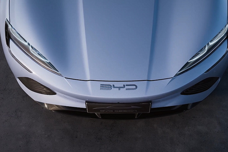 Về cấu hình truyền động, BYD Seal tiêu chuẩn sẽ có một động cơ điện ở trục sau sản sinh 150 kW hoặc 230 kW (tương đương 201 hoặc 308 mã lực).