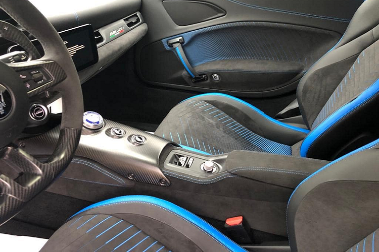 Hiện chưa rõ mức giá thách cưới của các công ty nhập khẩu tư nhân trong nước dành cho siêu xe Maserati MC20 tại Việt Nam này là bao nhiêu, chỉ biết rằng ở thị trường nước ngoài, giá xe Maserati MC20 có mức bán ra từ 4,4 tỷ đến 5,7 tỷ đồng.