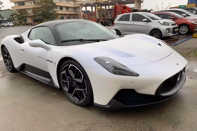 Vua ve Viet Nam, Maserati MC20 