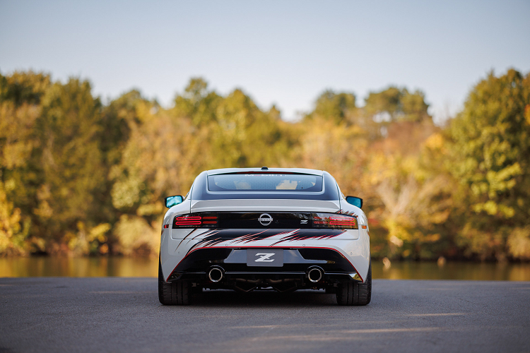 Ngoài ra, thương hiệu cũng nâng cấp thêm cho mẫu xe bán tải Nissan Frontier với các chi tiết độ Nismo. Gói nâng cấp này hướng mẫu xe đến việc sử dụng trên đường đa địa hình thay vì vận hành trên đường đua.