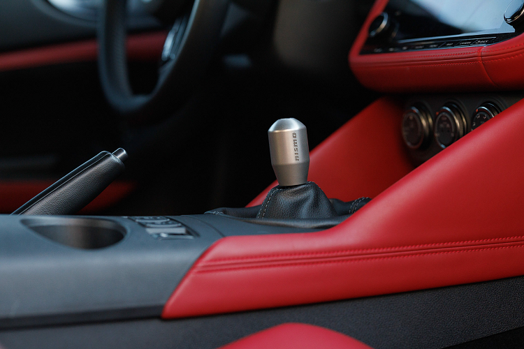 Các nâng cấp khác về hệ thống truyền động có sẵn bao gồm hệ thống ống xả 2,25 inch, bộ ly hợp đĩa đôi và bánh đà có giới hạn tải 800 mã lực và mô-men xoắn 1.017 Nm, từ đây người dùng hoàn toàn có thể lựa chọn nâng cấp thêm hiệu năng.