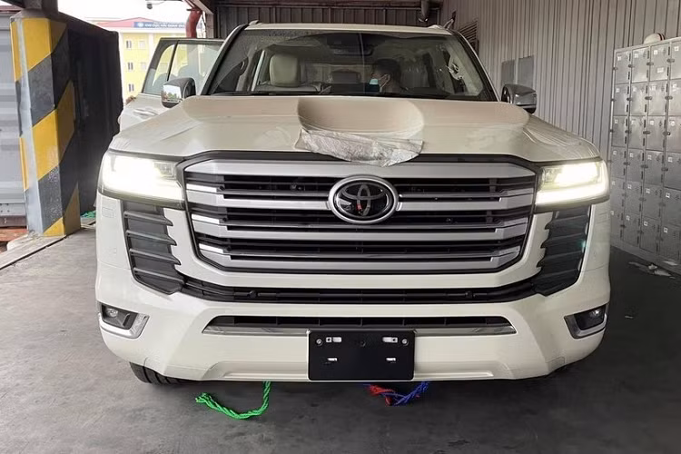 Toyota Sequoia dan dau top xe oto 
