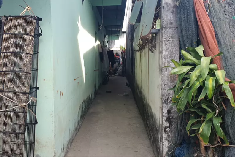 Be gai ban ve so bi nguoi than hanh ha hon 1 tieng khong ai can