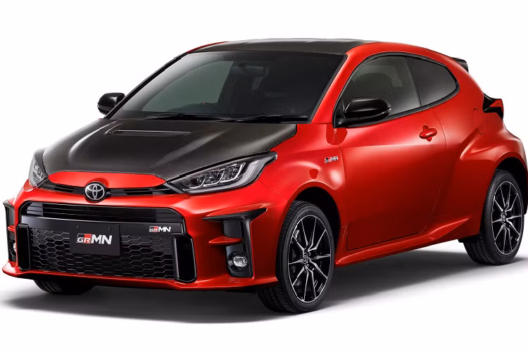 Đối với gói trang bị Rally Package, người dùng sẽ nhận được hệ thống giảm xóc Toyota mới và các thanh ổn định, bộ bảo vệ gầm và thanh cuộn. Phiên bản Rally Package nhẹ hơn 30 kg so với GR Yaris.