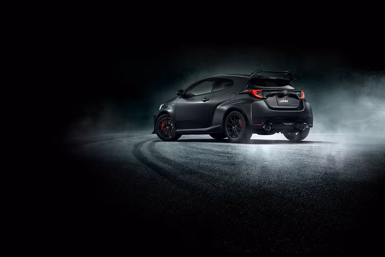 Tại thị trường Nhật Bản, giá xe Toyota GRMN Yaris 2022 có mức bán ra khởi điểm từ 64.108 USD và tăng lên 74.183 USD với gói trang bị Circuit Package và 73.410 USD với gói trang bị Rally Package.