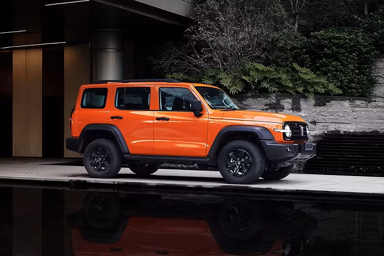 Trước Thái Lan, TANK 300 2022 giá rẻ cũng đã ra mắt thị trường quê nhà Trung Quốc vào hồi tháng 3 năm ngoái. Tuy nhiên, khác với xe ở Trung Quốc, TANK 300 2022 dành cho Thái Lan được trang bị hệ truyền động hybrid (HEV) hoàn toàn mới. Hiện hãng Great Wall Motor chưa công bố thông số động cơ của TANK 300 HEV 2022 dành cho Thái Lan.