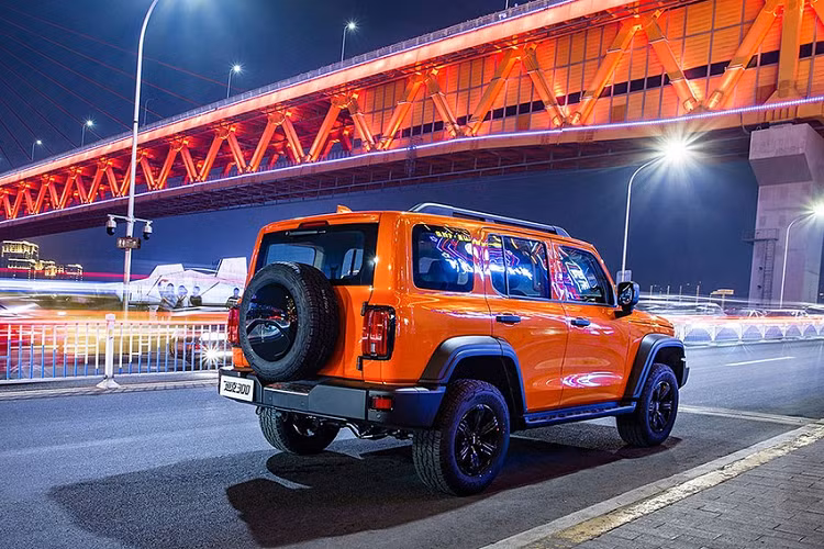 Hiện giá xe TANK 300 HEV 2022 tại thị trường Thái Lan vẫn chưa được hé lộ. Ngoài Thái Lan, hãng Great Wall Motor dự định bán mẫu SUV này ở những thị trường khác như Ả-Rập Xê-Út và Úc. Trong năm nay, hãng Great Wall Motor cũng đã lên kế hoạch ra mắt thị trường Việt Nam. Hiện chưa rõ Great Wall Motor định phân phối mẫu xe nào tại Việt Nam.