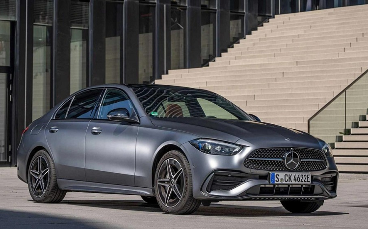 Mercedes-Benz C300 AMG 2022 sap ve Viet Nam, gioi han 200 chiec