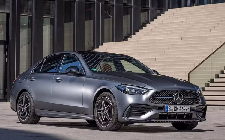 Mercedes-Benz C300 AMG 2022 sap ve Viet Nam, gioi han 200 chiec