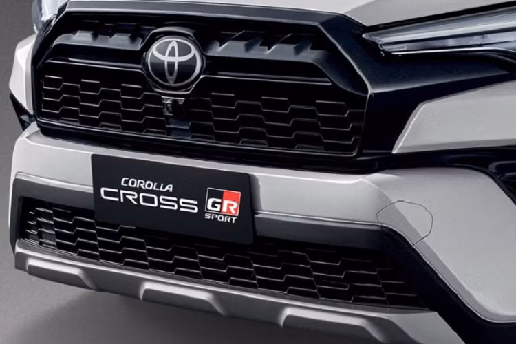 4 cửa sổ chỉnh điện chống kẹt, bệ cửa/hộc đựng cốc tích hợp đèn, gương chiếu hậu chống chói tự động, chìa khóa thông minh, khởi động nút bấm và điều hòa tự động 2 vùng với cửa gió dành cho hàng ghế sau.