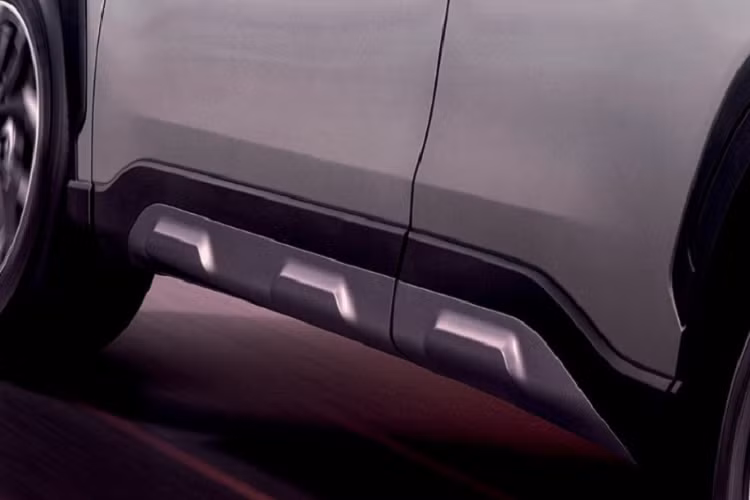 Ở bản cao cấp này, nội thất cũng sẽ có những nâng cấp mới mẻ hơn như toàn bộ ghế được bọc da màu đen với những chi tiết ốp trang trí màu đen bóng hoặc bạc và ghế bọc da trang trí bằng sọc màu xám. Điểm khác biệt nhất ở bản GR Sport là hình ảnh logo GR Sport liên tục xuất hiện ở các vị trí như cửa cốp, ghế, cần số, nút bấm khởi động máy và thảm sàn.