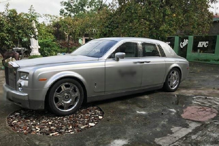 Một số thông tin còn cho rằng chiếc Rolls-Royce Phantom của Tina Dương này là sản phẩm đi thuê của Tina Dương để tạo vỏ bọc con nhà có điều kiện. Thực tế trong nhiều năm qua, không khó để thấy siêu xe hay xe siêu sang của các thương hiệu như Lamborghini, Ferrari, McLaren, Audi R8, Bentley hay Rolls-Royce làm xe hoa trong các đám cưới dù cô dâu hay chú rể không phải là chủ nhân của chúng.