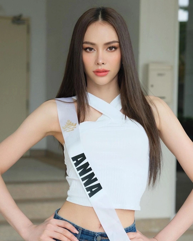 Tranh cai co gai song o bai rac dang quang Hoa hau Hoan vu Thai Lan