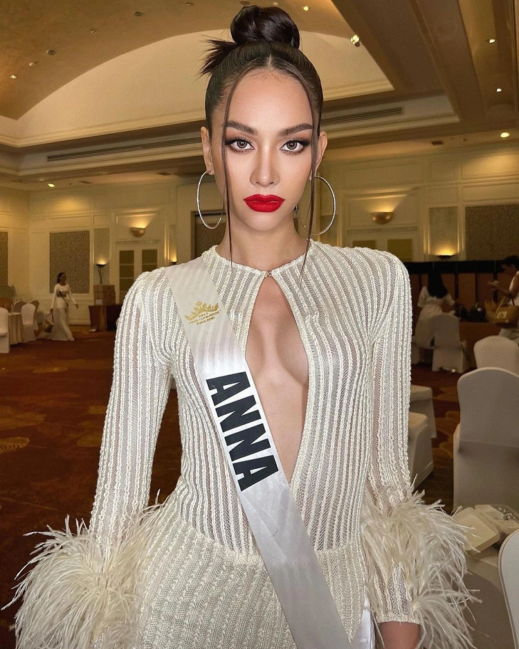 Tranh cai co gai song o bai rac dang quang Hoa hau Hoan vu Thai Lan-Hinh-2