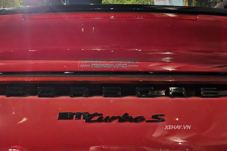 Tuy nhiên, sau khi bổ sung nhiều tùy chọn, giá trị thực tế của chiếc Porsche 911 Turbo này có thể cao hơn rất nhiều.