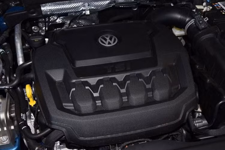 Nằm bên dưới nắp ca-pô của Volkswagen Tayron 2023 tại thị trường Trung Quốc là 2 tùy chọn động cơ. Thứ nhất là động cơ xăng 4 xi-lanh, tăng áp, dung tích 1.4L, sản sinh công suất tối đa 150 mã lực và mô-men xoắn cực đại 250 Nm.