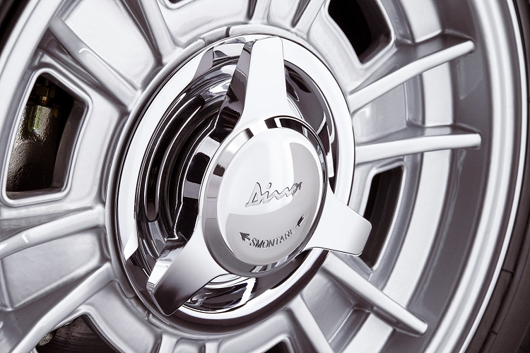 Theo lý giải, trong quá khứ, quy trình chế tạo và làm thân vỏ vẫn tuân theo các phương pháp truyền thống, chính vì vậy và đội ngũ đã tiêu tốn hàng trăm giờ để căn chỉnh chính xác nhất từng chi tiết trên thân vỏ của xe. 