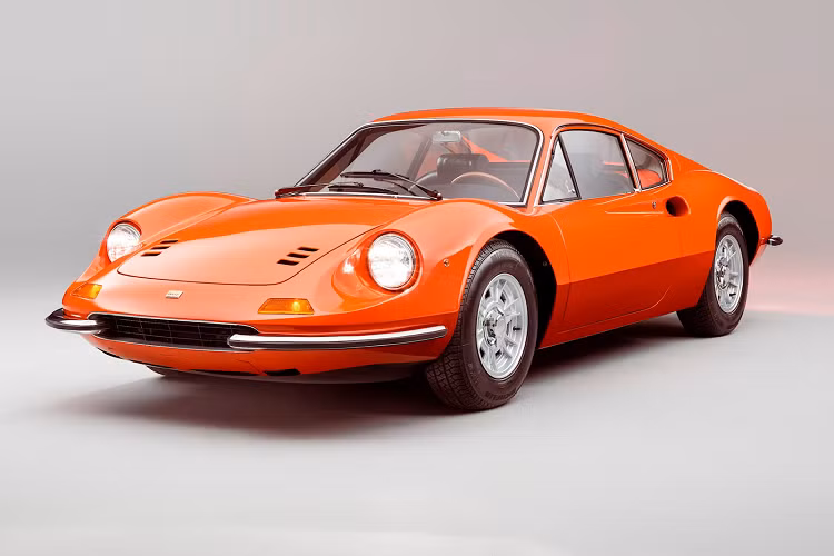  Ferrari Dino 246 GT huyền thoại chính là người tiền nhiệm của mẫu siêu xe Ferrari 296 GTB mới ra mắt cách đây không lâu. Vừa qua, một chiếc Ferrari Dino 246 GT L Series hàng hiếm đã được Bell Sport và Classic phục chế cực kỳ tinh xảo đến từng chi tiết nhỏ nhất. Chiếc 246 GT mang số hiệu 00436 đã được đưa đến cơ sở của thương hiệu Bell Sport và Classic vào năm 2017.