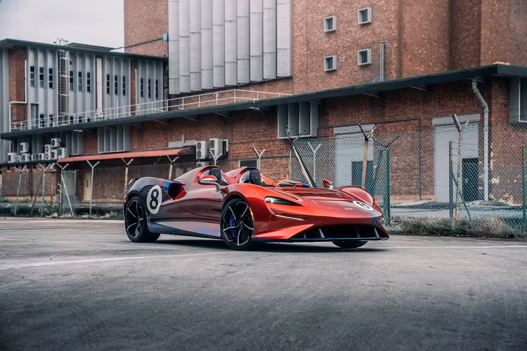 "Tôi yêu những đường cong và màu sắc của chiếc xe này. Thực ra, đến tận bây giờ, tôi vẫn giữ lại chiếc 12C Spider này mặc dù đã bổ sung vài chiếc thuộc dòng ‘Ultimate Series’ của McLaren vào bộ sưu tập của mình", nữ doanh nhân nói với phóng viên tờ Top Gear Singapore.