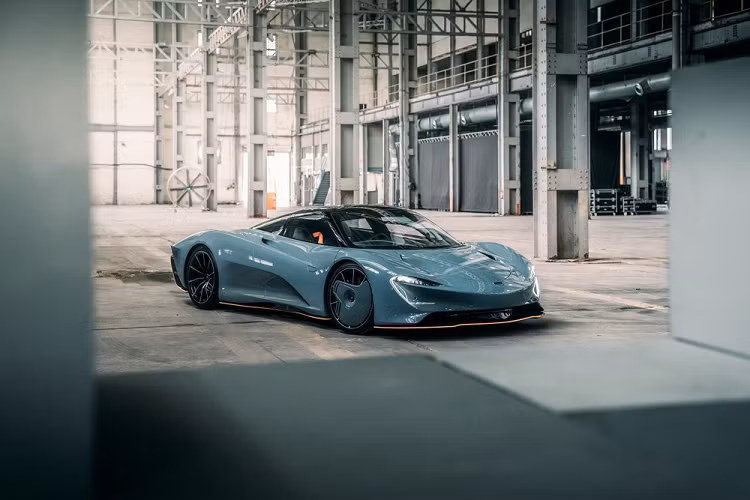 Có thể nói, Amanda có niềm đam mê lớn dành cho những chiếc siêu xe thể thao phiên bản đặc biệt. Với bà, khái niệm di sản là điều rất quan trọng. Trên thực tế, thương hiệu McLaren cũng là di sản mà ông Bruce McLaren đã để lại cho làng xe thế giới.