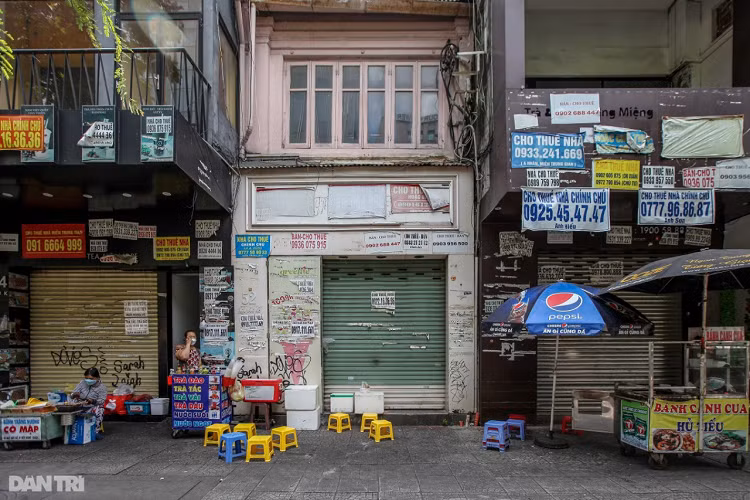 Mặt bằng trăm triệu đồng ở TP.HCM trống vì không có khách thuê - Hình 6 Mat bang tram trieu dong o TP.HCM trong vi khong co khach thue-Hinh-6