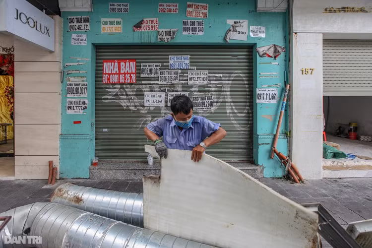 Mặt bằng trăm triệu đồng ở TP.HCM trống vì không có khách thuê - Hình 3 Mat bang tram trieu dong o TP.HCM trong vi khong co khach thue-Hinh-3