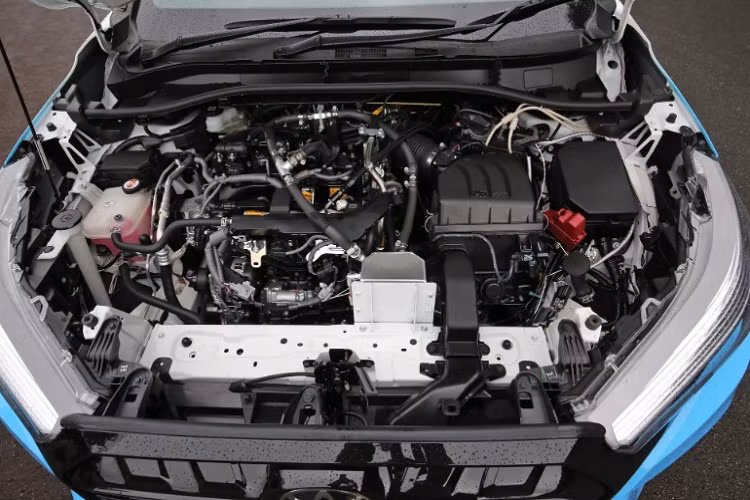 Đi kèm còn có cả hộp số sàng 6 cấp. Toyota tuyên bố họ đã hoàn thành khoảng 40% lộ trình đưa những chiếc xe như H2 Corolla Cross ra mắt người dùng.