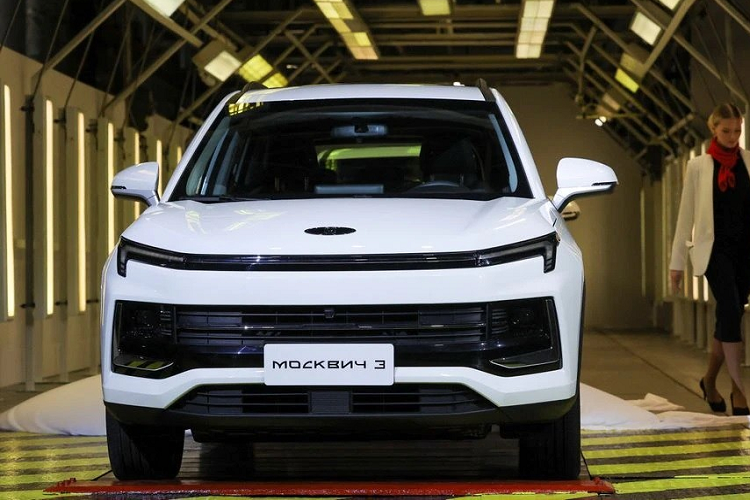 Vào hôm 23/11/2022 vừa qua, hãng xe tải Kamaz đã công bố việc tái khởi động dây chuyền sản xuất xe Moskvich ở nhà máy cũ của Renault. Đây là nhà máy đã được Renault chuyển giao cho chính phủ Nga vào hồi tháng 5 năm nay.