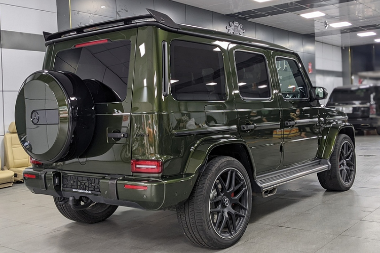 G63 AMG có thể tăng tốc từ 0-100km/h trong 4,5 giây trước khi đạt tốc độ tối đa 220km/h