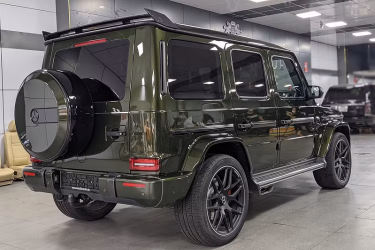 G63 AMG có thể tăng tốc từ 0-100km/h trong 4,5 giây trước khi đạt tốc độ tối đa 220km/h