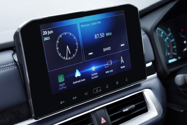 "Trái tim" của Mitsubishi Xpander Cross 2023 tại thị trường Indonesia vẫn là máy xăng 4 xi-lanh, dung tích 1.5L, tạo ra công suất tối đa 105 mã lực và mô-men xoắn cực đại 141 Nm. Động cơ này kết hợp với hộp số biến thiên vô cấp CVT mới, giả lập 8 cấp số, hoặc hộp số sàn 5 cấp.