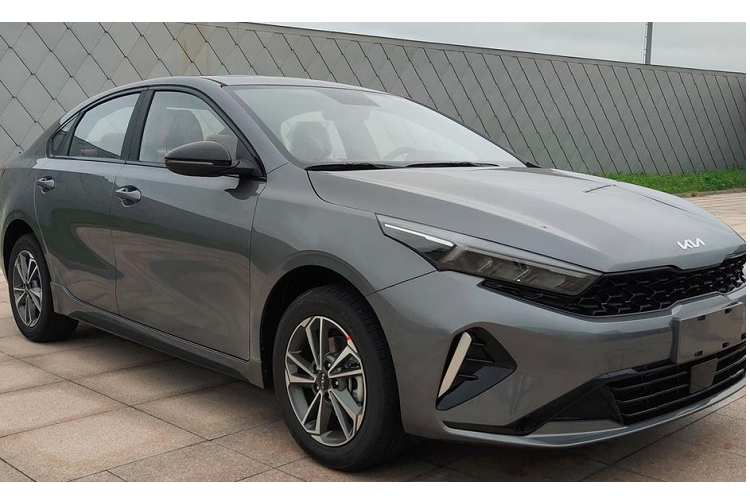 Phân khúc sedan khá được ưa chuộng tại thị trường Trung Quốc. Do đó, không có gì ngạc nhiên khi các hãng khá chăm chút cho những mẫu sedan của mình ở thị trường này. Kia cũng không phải là ngoại lệ. Trong thời gian tới, hãng xe Hàn chuẩn bị tung ra phiên bản nâng cấp nhẹ của Kia K3 2023 mới tại thị trường tỷ dân.