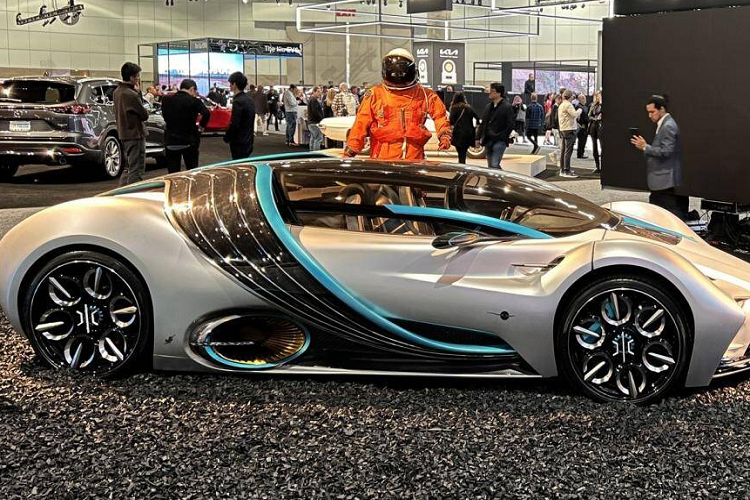 Hyperion XP-1 lưu trữ năng lượng trong các hệ thống pin nhiên liệu hydro thay cho pin lithium nặng nề và chiếm nhiều diện tích. Hydro trong pin kết hợp cùng oxy từ không khí trong một quá trình tạo ra nước, khí thải duy nhất của xe và một dòng điện để cung cấp năng lượng cho xe.