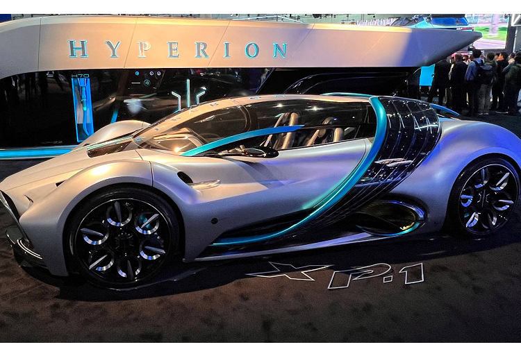 Điểm nhấn nổi bật của siêu xe Hyperion XP-1 là khả năng di chuyển được quãng đường lên tới 1.635 km với một lần sạc đầy pin, gấp đôi khoảng cách di chuyển của sedan chạy điện hạng sang Lucid Air vừa ra mắt cách đây chưa lâu, cũng như vượt trội hoàn toàn so với các siêu xe điện khác như Lotus Evija, Rimac C_Two hay Pininfarina Battista vốn chỉ chạy được vài trăm km mỗi lần sạc pin.