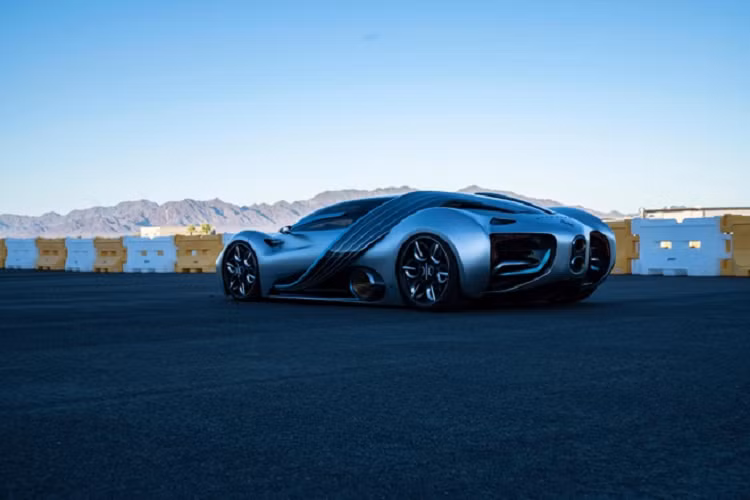 Hyperion từng dự kiến sẽ có bản siêu xe XP-1 thương mại trong vòng 2 năm kể từ lần đầu công bố năm 2020, với số lượng giới hạn chỉ 300 chiếc được sản xuất tại Mỹ. Tuy nhiên đến nay có vẻ như kế hoạch đó đã bị hoãn lại. Giá bán của xe cũng chưa được tiết lộ.