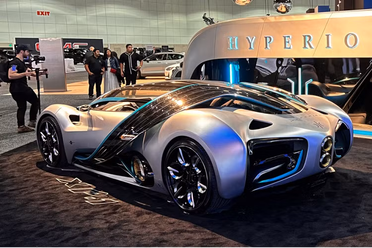 Khung gầm làm từ titanium và sợi carbon, cùng thân xe gia cố bằng titanium giúp khối lượng chỉ ở mức 1.031 kg. Hệ thống lưu trữ năng lượng hydro không bị ảnh hưởng bởi nhiệt độ khắc nghiệt nên thời gian sạc pin cũng ngắn hơn (không lo nhiệt độ cao lúc sạc nhanh) và pin không bị chai theo thời gian.