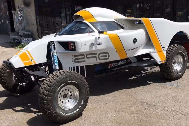 Kể từ khi ra đời cho tới, Công thức 1 đươc coi là đỉnh cao của đua xe trên đường trải nhựa, một bộ môn motorsport quốc tế khiến một số tay đua chuyên nghiệp trở thành những siêu sao trong thế giới thể thao. Những chiếc xe đua F1 được biết đến với kỹ thuật và thiết kế phi thường, và chính điều này thường khiến chúng trở thành nguồn cảm hứng cho những nhà chế tạo xe tham vọng trên khắp thế giới.