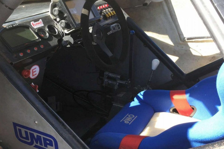 Tất nhiên, cảm hứng của Aeromaster không phải là chỉ đến từ F1. Đội ngũ chế tạo cũng nói rằng họ đã kết hợp cả phong cách xe đua Baja vào thiết kế. Trái tim cung cấp sức mạnh cho chiếc xe có một không hai này là động cơ V8 dung tích 4.2 lít nằm dọc ở vị trí giữa xe.