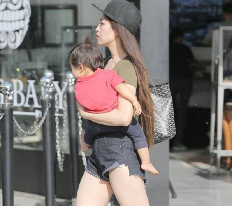 Trang phuc phu huynh khien con cai roi vao tinh huong xau ho-Hinh-8