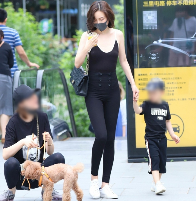 Trang phuc phu huynh khien con cai roi vao tinh huong xau ho