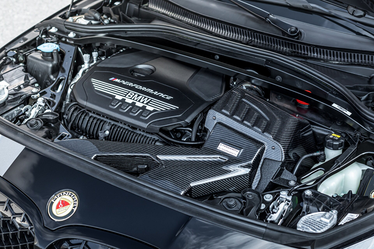 Theo Manhart, cánh gió trước và phần ốp hai bên sườn xe có giá 374 USD, cánh gió sau là 143 USD và bộ khe thoát gió phía sau là 199 USD.