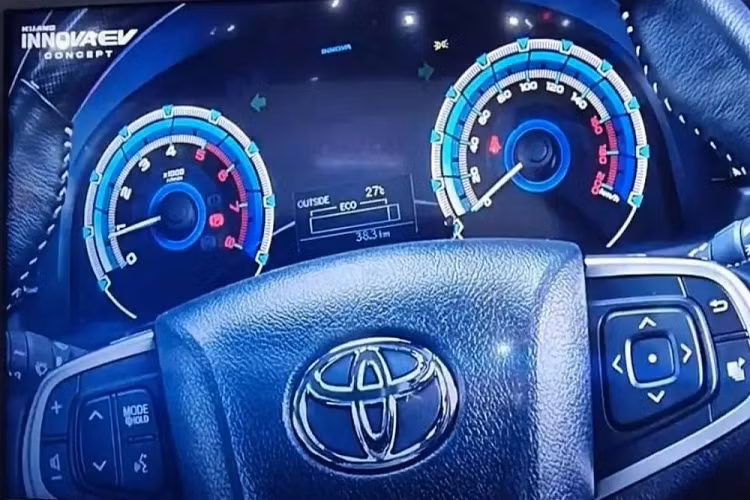 Đáng tiếc là hiện hãng Toyota chưa công bố thông tin về khung gầm và hệ truyền động của Innova EV mới. Chưa rõ mẫu xe điện này được phát triển dựa trên khung gầm Toyota New Global Architecture (TNGA) hay International Multi-purpose Vehicle (IMV) cải tiến.