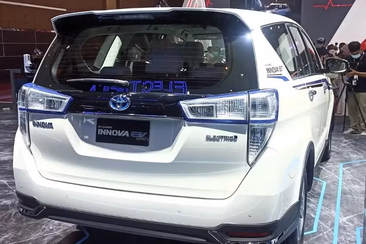 Dự kiến, Innova EV sẽ là mẫu ôtô điện đầu tiên của Toyota được lắp ráp tại Indonesia. Hiện chưa rõ thời điểm trình làng và giá bán của Toyota Innova phiên bản chạy điện
