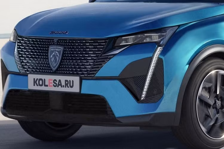 Nhìn chung, “khuôn mặt” của Peugeot 3008 thế hệ mới sẽ mạnh mẽ và cơ bắp hơn trước. Điểm thay đổi đáng chú ý nhất trên thiết kế của Peugeot 3008 2024 chính là phần mái xe được làm cong và dốc xuống ở phía đuôi hơn, khá giống với Peugeot 408 mới.