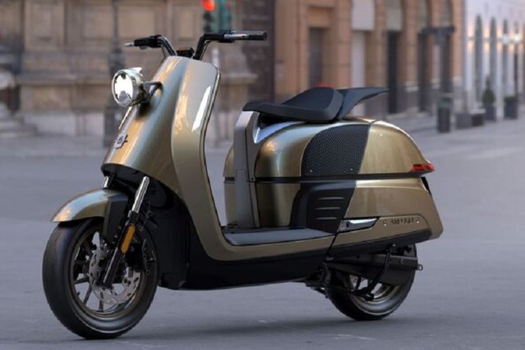 Khi chọn tên cho mẫu xe máy điện này, hãng MV Agusta đã nhìn cả về quá khứ và tương lai. Chữ cái "A" trong tên xe bắt nguồn từ những mẫu scooter trong thập niên '50 của MV Agusta. Trong khi đó, những chữ cái còn lại bắt nguồn từ ampe - đơn vị đo cường độ dòng điện. Hiện thời điểm bán ra thị trường và giá xe MV Agusta Ampelio vẫn chưa được công bố.