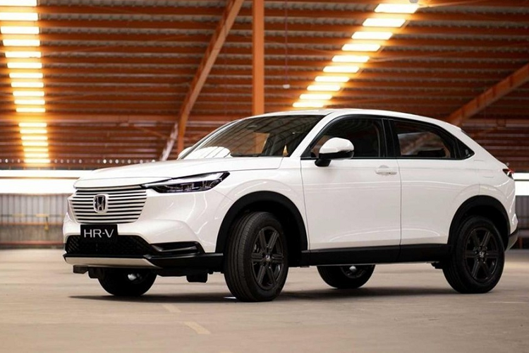 Đây là một bất lợi lớn của mẫu xe nhà Honda khi cạnh tranh với những đối thủ Hàn Quốc như Kia Seltos hay Hyundai Creta. Để tăng thêm sức hấp dẫn cho sản phẩm của mình, hãng xe Nhật Bản tại Việt Nam được đồn là sắp ra mắt Honda HR-V bản G 2023 mới.