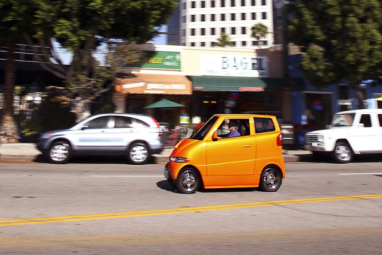 Mục tiêu của cha con nhà Woodbury chính là tạo ra một mẫu ôtô điện của người Mỹ vừa thân thiện với môi trường vừa chiếm ít không gian trên đường phố, từ đó giảm tắc nghẽn giao thông. Tango T600 đã hoàn thành được cả 2 mục tiêu này khi có khả năng luồn lách rất tốt trên đường phố đông xe cộ.