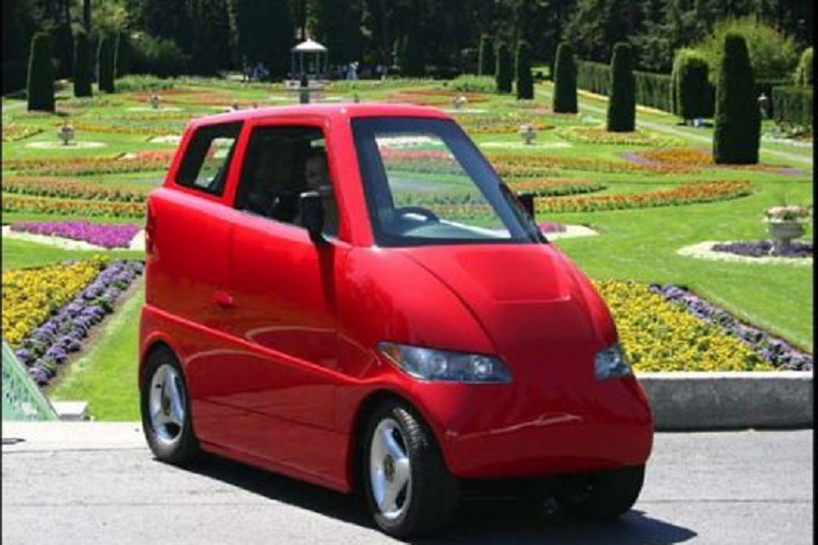 Thời gian sạc đầy pin với nguồn điện AC là chưa đến 3 tiếng đồng hồ. Nếu dùng nguồn 120V, pin sẽ được sạc đầy qua đêm. Trong khi đó, nếu dùng bộ sạc 200A, xe có thể tăng dung lượng lên 80% sau 10 phút. 