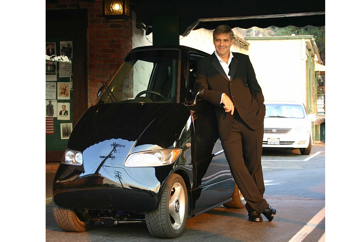 Tất nhiên, người ngồi bên trong xe sẽ không thể cảm thấy thoải mái vì Tango T600 quá hẹp. Người ngồi ở hàng ghế sau thậm chí còn có cảm giác đang ngồi bên trong một chiếc va ly. Bên cạnh đó, nội thất của Tango T600 còn khá ồn khi xe chạy trên đường và chở được rất ít đồ.